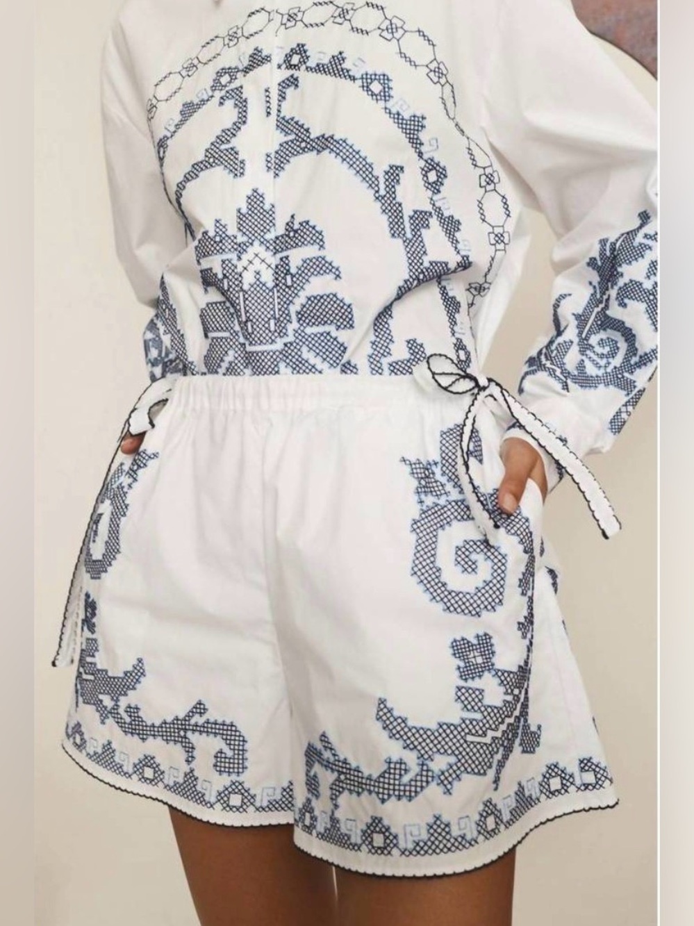 NWT ALEMAIS Hazel Embroidered Tie Waist Shorts White Blue US 4